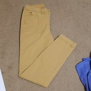 kaki colored skinny jeans